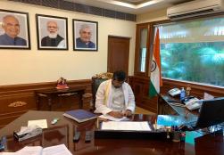 केंद्रीय मंत्री श्री पशुपति कुमार पारस ने आज दिल्ली स्थित पंचशील भवन में खाद्य प्रसंस्करण उद्योग मंत्री के रूप में कार्यभार संभाला।