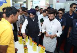 श्री चिराग पासवान, केंद्रीय मंत्री, #MOFPI ने आज निफ्टेम, कुंडली में आयोजित #SUFALAM2.0 का उद्घाटन किया। जिसके दौरान कार्यक्रम में उपस्थित इनोवेटर्स व उद्यमियों को संबोधित करते हुए कहा "यह स्टार्टअप कॉन्क्लेव इनोवेशन, कृषि-उद्यमिता एवं युवा भारत की आकांक्षाओं का संगम है" यह कार्यक्रम वर्तमान व प्रस्तावित #NIFTEM संस्थानों के समन्वय से एक भविष्योन्मुखी एवं वैश्विक स्तर पर प्रतिष्ठित खाद्य इकोसिस्टम को सशक्त बनाएगा। आइए हम सब मिलकर ऐसा भारत गढ़ें, जहाँ दुनिया के हर डाइनिंग टेबल पर कम से कम एक खाद्य उत्पाद मेड