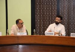 केंद्रीय खाद्य प्रसंस्करण उद्योग मंत्री श्री चिराग पासवान ने आज #MOFPI की संसदीय सलाहकार समिति की बैठक की अध्यक्षता की, जिसके दौरान मंत्रालय की #PMFMEScheme की प्रगति की समीक्षा की गई।  यह योजना #VocalForLocal और ‘आत्मनिर्भर भारत’ के संकल्प को साकार करने की दिशा में कार्य कर रही है, जिससे सूक्ष्म खाद्य उद्यमियों, #SHGs और #FPOs को वित्तीय सहायता, प्रशिक्षण और बाजार से जुड़ने के अवसर मिल रहे हैं।