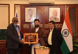 भारत सरकार के माननीय खाद्य प्रसंस्करण उद्योग मंत्री चिराग पासवान और फिजी के माननीय बहु-जातीय मामलों और चीनी उद्योग मंत्री चरण जीत सिंह और फिजी के माननीय कृषि और जलमार्ग मंत्री तोमासी टुनाबुना के बीच खाद्य प्रसंस्करण क्षेत्र में द्विपक्षीय बैठक हुई।  चर्चा में संस्थागत सहयोग को मजबूत करने, कृषि-खाद्य मूल्य श्रृंखलाओं में वैल्यू एडिशन बढ़ाने और वैश्विक खाद्य प्रसंस्करण इकोसिस्टम में व्यापार और निवेश के नए रास्ते तलाशने पर ध्यान केंद्रित किया गया।