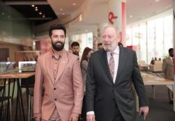 केंद्रीय खाद्य प्रसंस्करण उद्योग मंत्री श्री Chirag Paswan ने दुबई में #Gulfood2025 के आयोजकों के साथ आगामी #WorldFoodIndia2025 को वैश्विक स्तर पर और अधिक प्रभावी बनाने के लिए इंडस्ट्री सहभागिता और सहयोग के अवसरों से संबंधित चर्चा की। ग्लोबल फूड इवेंट #WFI2025 का उद्देश्य विश्व के फूड एक्सपर्ट्स व फूड इनोवेशन को एक मंच प्रदान करना है और अत्याधुनिक ट्रेंड्स और स्ट्रेटेजिक पार्टनरशिप अपनाकर भारत को फूड इंडस्ट्री का प्रमुख केंद्र बनाना है। 