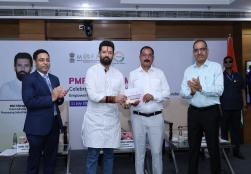 खाद्य प्रसंस्करण उद्योग के माननीय केंद्रीय मंत्री, श्री चिराग पासवान ने आज नई दिल्ली के वाणिज्य भवन में #PMFMEUdyamotsav का उद्घाटन किया। यह कार्यक्रम #PMFMEScheme के तहत 2,00,000 लोन मंज़ूरी के ऐतिहासिक पड़ाव का जश्न मनाने के लिए आयोजित किया गया था। इस मौके पर, उन्होंने हिस्सा लेने वाले सूक्ष्म उद्यमियों को इनोवेशन, वैल्यू एडिशन और उच्च गुणवत्ता वाले उत्पादों के निर्माण के ज़रिए अपने उद्यमों को नई ऊंचाइयों तक ले जाने के लिए प्रोत्साहित किया। #FoodProcessing खाद्य प्रसंस्करण उद्योग के माननीय केंद्रीय मंत्री, श्री चिराग पासवान ने आज नई दिल्ली के वाणिज्य भवन में #PMFMEUdyamotsav का उद्घाटन किया। यह कार्यक्रम #PMFMEScheme के तहत 2,00,000 लोन मंज़ूरी के ऐतिहासिक पड़ाव का जश्न मनाने के लिए आयोजित किया गया था। इस मौके पर, उन्होंने हिस्सा लेने वाले सूक्ष्म उद्यमियों को इनोवेशन, वैल्यू एडिशन और उच्च गुणवत्ता वाले उत्पादों के निर्माण के ज़रिए अपने उद्यमों को नई ऊंचाइयों तक ले जाने के लिए प्रोत्साहित किया। #FoodProcessing