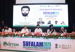 श्री चिराग पासवान, केंद्रीय मंत्री, #MOFPI ने आज निफ्टेम, कुंडली में आयोजित #SUFALAM2.0 का उद्घाटन किया। जिसके दौरान कार्यक्रम में उपस्थित इनोवेटर्स व उद्यमियों को संबोधित करते हुए कहा "यह स्टार्टअप कॉन्क्लेव इनोवेशन, कृषि-उद्यमिता एवं युवा भारत की आकांक्षाओं का संगम है" यह कार्यक्रम वर्तमान व प्रस्तावित #NIFTEM संस्थानों के समन्वय से एक भविष्योन्मुखी एवं वैश्विक स्तर पर प्रतिष्ठित खाद्य इकोसिस्टम को सशक्त बनाएगा। आइए हम सब मिलकर ऐसा भारत गढ़ें, जहाँ दुनिया के हर डाइनिंग टेबल पर कम से कम एक खाद्य उत्पाद मेड