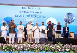 Union Food Processing Industries Minister Shri @iChiragPaswan addressed the National Workshop on Seafood Exports organized in Visakhapatnam, #AndhraPradesh today in the presence of Andhra Pradesh Chief Minister Shri @ncbn. In his address, he said that India has achieved a record achievement in seafood exports in the year 2025-26. Now the country aims to increase its share in the global market through value addition and modern processing. He said that India will have to move beyond export of raw marine produ