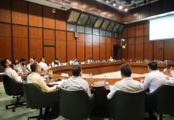 केंद्रीय खाद्य प्रसंस्करण उद्योग मंत्री श्री चिराग पासवान ने आज #MOFPI की संसदीय सलाहकार समिति की बैठक की अध्यक्षता की, जिसके दौरान मंत्रालय की #PMFMEScheme की प्रगति की समीक्षा की गई।  यह योजना #VocalForLocal और ‘आत्मनिर्भर भारत’ के संकल्प को साकार करने की दिशा में कार्य कर रही है, जिससे सूक्ष्म खाद्य उद्यमियों, #SHGs और #FPOs को वित्तीय सहायता, प्रशिक्षण और बाजार से जुड़ने के अवसर मिल रहे हैं।