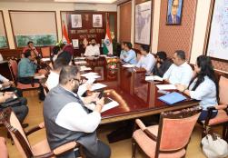 केंद्रीय खाद्य प्रसंस्करण उद्योग मंत्री श्री चिराग पासवान ने आज पंचशील भवन, नई दिल्ली में @worldfoodindia पर आयोजित एक बैठक की अध्यक्षता की, जिसके दौरान माननीय मंत्री जी ने मेगा फूड इवेंट #WFI2025 की अब तक की तैयारियों का जायज़ा लिया। #WorldFoodIndia2025