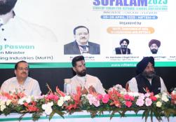 श्री चिराग पासवान, केंद्रीय मंत्री, #MOFPI ने आज निफ्टेम, कुंडली में आयोजित #SUFALAM2.0 का उद्घाटन किया। जिसके दौरान कार्यक्रम में उपस्थित इनोवेटर्स व उद्यमियों को संबोधित करते हुए कहा "यह स्टार्टअप कॉन्क्लेव इनोवेशन, कृषि-उद्यमिता एवं युवा भारत की आकांक्षाओं का संगम है" यह कार्यक्रम वर्तमान व प्रस्तावित #NIFTEM संस्थानों के समन्वय से एक भविष्योन्मुखी एवं वैश्विक स्तर पर प्रतिष्ठित खाद्य इकोसिस्टम को सशक्त बनाएगा। आइए हम सब मिलकर ऐसा भारत गढ़ें, जहाँ दुनिया के हर डाइनिंग टेबल पर कम से कम एक खाद्य उत्पाद मेड