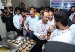 श्री चिराग पासवान, केंद्रीय मंत्री, #MOFPI ने आज निफ्टेम, कुंडली में आयोजित #SUFALAM2.0 का उद्घाटन किया। जिसके दौरान कार्यक्रम में उपस्थित इनोवेटर्स व उद्यमियों को संबोधित करते हुए कहा "यह स्टार्टअप कॉन्क्लेव इनोवेशन, कृषि-उद्यमिता एवं युवा भारत की आकांक्षाओं का संगम है" यह कार्यक्रम वर्तमान व प्रस्तावित #NIFTEM संस्थानों के समन्वय से एक भविष्योन्मुखी एवं वैश्विक स्तर पर प्रतिष्ठित खाद्य इकोसिस्टम को सशक्त बनाएगा। आइए हम सब मिलकर ऐसा भारत गढ़ें, जहाँ दुनिया के हर डाइनिंग टेबल पर कम से कम एक खाद्य उत्पाद मेड