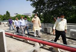 'स्वच्छता अभियान' के अंतर्गत मंत्रालय में राज्य मंत्री श्री प्रहलाद सिंह पटेल जी ने निरीक्षण कर अधिकारियों व कर्मचारियों को कार्यालय परिसर में स्वच्छता बनाए रखने और अनावश्यक चीज़ों को हटाने के निर्देश दिए।