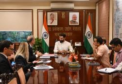 वह। भारत में इटली के राजदूत श्री एंटोनियो एनरिको बार्टोली ने नई दिल्ली में केंद्रीय मंत्री श्री चिराग पासवान से मुलाकात की। दोनों पक्षों ने #खाद्य प्रसंस्करण क्षेत्र में प्रौद्योगिकी हस्तांतरण, उपकरण नवाचार, निवेश और व्यापार में सहयोग बढ़ाने पर गहन चर्चा की।