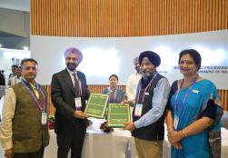 #MOFPI and several industry entities signed a total of 8 Memorandums of Understanding (MoUs) alongwith 2 NIFTEM Kundli Technology Transfers with Industries on the first day of @worldfoodindia in august presence of Union Minister of State for #MOFPI Shri @RavneetBittu