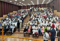 महाराजा रणजीत सिंह पंजाब तकनीकी विश्वविद्यालय, बठिंडा में, MoS MoFPI, श्री रवनीत सिंह बिट्टू ने कहा कि खाद्य प्रसंस्करण उद्योग को वैश्विक स्तर पर तेजी से अपनाया जा रहा है। उन्होंने पीएमएफएमई लाभार्थियों के साथ एक उत्पादक संवाद का उल्लेख किया, जहाँ लाभार्थियों ने अपनी जिज्ञासाएँ साझा की। इस बातचीत में अत्यधिक सकारात्मक प्रतिक्रिया प्राप्त हुई, जिसमें लाभार्थियों ने जिला संसाधन व्यक्ति की मार्गदर्शन और विभाग के साथ उनके सामंजस्यपूर्ण जुड़ाव के लिए संतोष व्यक्त किया।