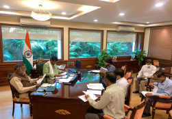 केंद्रीय मंत्री श्री पशुपति कुमार पारस जी की अध्यक्षता एवं राज्यमंत्री श्री प्रहलाद सिंह पटेल जी की उपस्थित में मंत्रालय के वरिष्ठ अधिकारियों के साथ संसद के आगामी मानसून सत्र को लेकर समीक्षा बैठक हुई।