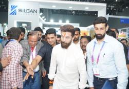 Union Minister of #MOFPI Shri Chirag Paswan visited the latest food processing machines showcased at @worldfoodindia. During the visit, Hon'ble Minister engaged with food processing professionals and innovators, exploring cutting-edge technologies designed to enhance food production,  processing efficiency and sustainable packaging.  #ProcessingForProsperity  #WorldFoodIndia2024