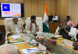 आज दिल्ली स्थित कृषि भवन में खाद्य प्रसंस्करण उद्योग मंत्रालय और पशुपालन और डेयरी विभाग, मत्स्य पालन, पशुपालन और डेयरी मंत्रालय के बीच कई महत्वपूर्ण समझौता ज्ञापन पर हस्ताक्षर हुए। इस समझौता ज्ञापन द्वारा दोनों मंत्रालय इस बात को सुनिचित करेंगे कि लाभार्थियों को मंत्रालय की #PMKSY और #PMFME और पशुपालन और डेयरी विभाग, की डेयरी विकास योजनाओं के तहत अधिक से अधिक लाभ मिल सके।