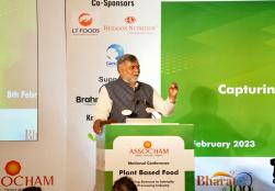 Union Minister of State for @MOFPI_GOI Shri Shri Prahlad Singh Patel emphasized the importance of Indian food and processed food products today at the conference "Plant-Based Food: Capturing Avenue to Intensify Food Processing Industry" organized by ASSOCHAM.