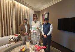  गुजरात के गांधी नगर में @MOFPI_GOI के केंद्रीय राज्य मंत्री श्री प्रहलाद सिंह पटेल जी से एसोचैम के प्रतिनिधियों ने मुलाकात की। जिसके दौरान खाद्य प्रसंस्करण क्षेत्र एवं मिलेट्स संबंधित विषयों पर चर्चा की गई।  