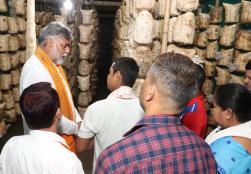  Union Minister of State for #MOFPI Shri @prahladspatel visited the unit of mushroom farm grown under the #PMFMEScheme at Barama Rev circle in Assam's Baksa district. He interacted with the beneficiaries there and encouraged them to produce more.  #WFI2023