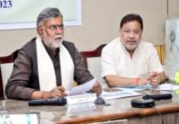 Union Minister of State for @MOFPI_GOI Shri @prahladspatel chaired a review meeting on the implementation of the Ministry's #PMKSY, #PLIScheme & #PMFMEScheme today at Collectorate in Chhattisgarh's Raipur.
