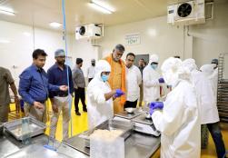 Union Minister of State for #MOFPI Shri Prahlad Singh Patel paid a visit to India Food Park located in Karnataka's Tumkur district, during which he took stock of Shaka Harry unit and food products manufactured there.