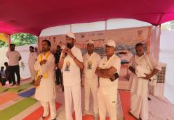 Union Minister of #MOFPI Shri Pashupati Kumar Paras performed #Yoga as a part of #InternationalDayofYoga2023 celebrations in Hajipur, Bihar.   #HarAnganYoga #YogaforVasudhaivaKutumbakam
