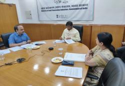 केंद्रीय मंत्री श्री पशुपति कुमार पारस ने आज नई दिल्ली के पंचशील भवन में स्थित #MOFPI में प्रोजेक्ट अनुमोदन समिति (#PAC) की बैठक की अध्यक्षता की। बैठक में #PMKSY की उप योजना #CEFPPC के तहत प्रोजेक्ट प्रस्तावों पर चर्चा की गई।