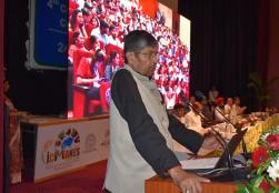 @NiftemHaryana द्वारा आयोजित किए जा रहे 'पोषण एवं आर्थिक सुरक्षा के लिए श्री अन्न' पर तीन दिवसीय अंतर्राष्ट्रीय सम्मेलन में आज #MOFPI के केंद्रीय मंत्री श्री पशुपति कुमार पारस ने मुख्य अतिथि के रूप में सभी को संबोधित किया। सम्मेलन के दौरान उन्होंने अपने संबोधन में प्राचीन समय से 'मोटे अनाज' के रूप में प्रयोग में लाए जा रहे #Millets के स्वास्थ्य लाभ व दैनिक जीवन में मिलेट्स की उपयोगिता की बात कही। साथ ही 3-5 नवंबर 2023 को नई दिल्ली के प्रगति मैदान में आयोजित होने वाले #WorldFoodIndia2023 में शामिल होने के लि