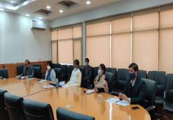 केंद्रीय मंत्री श्री पशुपति कुमार पारस ने आज वीडियो कॉन्फ्रेंसिंग के माध्यम से ‘मिशन कर्मयोगी’ के तहत ‘क्षमता विकास योजना’ के साथ-साथ ‘क्षमता विकास प्रशिक्षण मॉड्यूल’ का शुभारंभ किया। इस अवसर पर मंत्रालय की सचिव, श्रीमती पुष्पा सुब्रह्मण्यम, विशेष सचिव, श्रीमती अनीता प्रवीण, सीबीसी के अध्यक्ष श्री आदिल जैनुलभाई व सीबीसी के प्रशासन सदस्य श्री प्रवीण परदेशी भी इस कार्यक्रम में शामिल हुए।