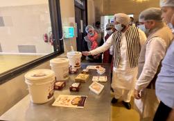 केंद्रीय राज्य मंत्री #MOFPI श्री रवनीत सिंह बिट्टू ने गुजरात में अमूल का दौरा किया। अमूल उन 53 बड़े उद्यमों में से एक है जो #PLISFPI योजना के तहत मंत्रालय से लाभ उठा रहे हैं, जिसका उद्देश्य खाद्य प्रसंस्करण क्षेत्र को मजबूत करना और कृषि उत्पादों में मूल्य संवर्धन को बढ़ावा देना है। दौरे के दौरान, माननीय मंत्री ने अधिकारियों और हितधारकों के साथ बातचीत की, सरकार की उद्योग में विकास और नवाचार को बढ़ावा देने की प्रतिबद्धता को उजागर किया।