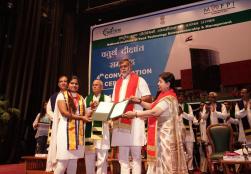 केंद्रीय राज्यमंत्री श्री प्रहलाद सिंह पटेल  जी, ने निफ्टम कुंडली के चौथे दीक्षांत समारोह में बी.टेक, एम.टेक, एमबीए और पीएचडी के छात्र-छात्राओं व शोधार्थियों को डिग्री प्रदान की।