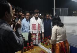 केंद्रीय फ़ूड प्रोसेसिंग इंडस्ट्रीज़ मंत्री, श्री @iChiragPaswan ने असम की तेज़पुर यूनिवर्सिटी में फ़ूड प्रोसेसिंग इनक्यूबेशन सेंटर का उद्घाटन किया।  उद्घाटन के दौरान, उन्होंने #PMFME के ​​लाभार्थियों, स्टार्ट-अप प्रतिनिधियों, संस्थान के सदस्यों और दूसरे स्टेकहोल्डर्स से भी बातचीत की।  यह पहल पूर्वोत्तर भारत में #FoodProcessing सेक्टर को बढ़ावा देने के साथ-साथ स्थानीय उद्यमिता, रोज़गार सृजन और कृषि-आधारित इंडस्ट्रीज़ को मज़बूत करने की दिशा में एक बड़ा कदम है।