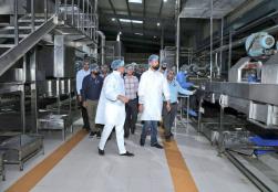 खाद्य प्रसंस्करण उद्योग मंत्री, श्री चिराग पासवान ने ग्रीनटेक मेगा फूड पार्क में स्थित सी.जी. फूड इंडिया प्राइवेट लिमिटेड की नूडल्स यूनिट का निरीक्षण किया। ऑटोमेशन और व्यवस्थित प्रसंस्करण उत्पादन क्षमता में उल्लेखनीय वृद्धि कर रहे हैं, साथ ही रोज़गार के नए अवसर भी सृजित कर रहे हैं। खाद्य प्रसंस्करण उद्योग मंत्री, श्री चिराग पासवान ने ग्रीनटेक मेगा फूड पार्क में स्थित सी.जी. फूड इंडिया प्राइवेट लिमिटेड की नूडल्स यूनिट का निरीक्षण किया। ऑटोमेशन और व्यवस्थित प्रसंस्करण उत्पादन क्षमता में उल्लेखनीय वृद्धि कर रहे हैं, साथ ही रोज़गार के नए अवसर भी सृजित कर रहे हैं।
