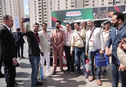 केंद्रीय खाद्य प्रसंस्करण उद्योग मंत्री श्री चिराग पासवान ने #Gulfood2025 में भारत के पवेलियन का दौरा किया और फूड इंडस्ट्री के प्रमुखों और भागीदारों के साथ भारत की क्षमताओं, नवाचारों और वैश्विक अवसरों पर चर्चा की। इस वार्ता में भारत के कृषि-खाद्य निर्यात को बढ़ाने, वैश्विक साझेदारियों को सशक्त करने और वैश्विक खाद्य व्यापार में भारत की अग्रणी भूमिका पर प्रकाश डाला गया।