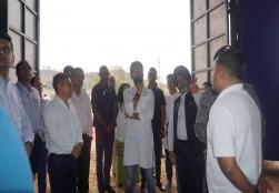 श्री चिराग पासवान, केंद्रीय मंत्री, #MOFPI ने अरुणाचल प्रदेश के पापुम पारे ज़िले में मंत्रालय के वरिष्ठ अधिकारियों के साथ रोंगोगे मेगा फूड पार्क की प्रगति की समीक्षा की। जिसके दौरान माननीय मंत्री जी ने परियोजना की समयबद्ध पूर्णता सुनिश्चित करने हेतु राज्य सरकार से आवश्यक सहयोग का आग्रह किया, साथ ही उन्हें मंत्रालय की ओर से हर संभव और निरंतर समर्थन का आश्वासन दिया।  पूर्वोत्तर भारत फल और कृषि उत्पादों की दृष्टि से अपार संभावनाओं वाला क्षेत्र है।   यह मेगा फूड पार्क इन संभावनाओं को साकार करने में अहम भूमिका न