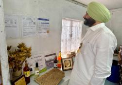 श्री रवनीत सिंह, राज्य मंत्री, #MOFPI ने मेघालय के री-भोई जिले के उमसावमदान ब्लॉक में स्थित मेसर्स मिवान फूड प्रोसेसिंग का दौरा किया। यह एक सूक्ष्म उद्यम है, जिसे #PMFME की लाभार्थी श्रीमती रीना नोंग्रुम द्वारा 2022 में ₹4.27 लाख की स्वीकृत ऋण राशि से स्थापित किया गया था। यह यूनिट अचार और फ्रूट वाइन सहित फल और सब्जी आधारित उत्पादों का उत्पादन करती है। श्रीमती रीना नोंग्रुम ने अपने उद्यम को शून्य से शुरू कर एक मिसाल कायम की है और “लखपति दीदी” की एक सच्ची उदाहरण बनकर उभरी हैं। #ProcessingForProsperityश्री रवन