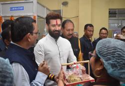 Union Minister for Food Processing Industries, Shri @iChiragPaswan inaugurated the Food Processing Incubation Centre at Tezpur University, Assam.  During the inauguration, he also interacted with #PMFME beneficiaries, start-up representatives, institute members and other stakeholders.  This initiative is a significant step towards energizing the #FoodProcessing sector in Northeast India, as well as strengthening local entrepreneurship, employment generation, and agro-based industries.