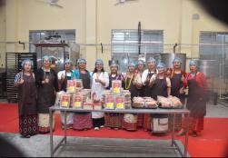 Union Minister for Food Processing Industries, Shri @iChiragPaswan inaugurated the Food Processing Incubation Centre at Tezpur University, Assam.  During the inauguration, he also interacted with #PMFME beneficiaries, start-up representatives, institute members and other stakeholders.  This initiative is a significant step towards energizing the #FoodProcessing sector in Northeast India, as well as strengthening local entrepreneurship, employment generation, and agro-based industries.