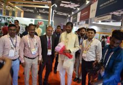 Union Minister Shri @PashupatiParas  visited the pavilion of @NIFTEM_Tnj at @worldfoodindia and interacted with the exhibitors there. He praised the contributions of the institute to providing new technologies.