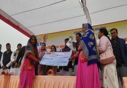 4000 से अधिक की उपस्थिति में जागरूकता, प्रशिक्षण और सिंगल क्लिक सीड कैपिटल ट्रांसफर श्री भरत सिंह कुशवाह, माननीय राज्य मंत्री, बागवानी और खाद्य द्वारा SHG सदस्य 23 जनवरी 2023 को विक्रांत विश्वविद्यालय ग्वालियर, मध्य प्रदेश में प्रसंस्करण, मध्य प्रदेश।