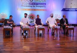 मेगा फूड इवेंट @worldfoodindia के तीसरे संस्करण के उद्घाटन सत्र में, केंद्रीय #MOFPI राज्य मंत्री श्री रवनीत सिंह बिट्टू ने कहा कि #WorldFoodIndia2024 के मंच के माध्यम से, हम भारतीय खाद्य प्रसंस्करण क्षेत्र के बुनियादी ढांचे और रसद अंतराल को पाटने की कोशिश कर रहे हैं। घरेलू खाद्य प्रसंस्करण उद्योगों को वैश्विक आपूर्ति श्रृंखला के साथ एकीकृत करना।