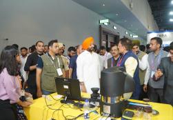 #WorldFoodIndia2024: Union Minister of State for #MOFPI, Shri Ravneet Singh Bittu visited international pavilions, engaging with global representatives and exploring diverse culinary innovations from around the world. Hon'ble Minister's visit highlighted the significance of international collaboration in the food Industry.