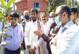 Union Minister Shri Pashupati Kumar Paras today visited High Density Apple Orchard at Pattan Extension Nursery. He interacted with growers and entrepreneurs and DDC/BDCs/PRIs and asked them to encourage people to invest in the food processing sector.