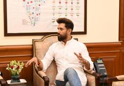 H.E. श्री फिलिप ग्रीन, भारत में ऑस्ट्रेलिया के उच्चायुक्त ने श्री किरण करमिल, कृषि काउंसलर के साथ आज नई दिल्ली के पंचशील भवन में केंद्रीय मंत्री श्री चिराग पासवान से मुलाक़ात की, जिसके दौरान एग्रो-फूड प्रोसेसिंग सेक्टर में संभावित सहयोग पर चर्चा की गई। H.E. श्री फिलिप ग्रीन ने भारत में #FoodProcessing क्षेत्र के बिजनेस में समर्थन देने हेतु कम लागत वाली ऑस्ट्रेलियाई इनपुट उपलब्ध कराने की बात कही। 