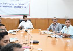 केंद्रीय खाद्य प्रसंस्करण उद्योग मंत्री श्री चिराग पासवान ने आज नई दिल्ली के पंचशील भवन में स्थित #MOFPI में आयोजित 'आईटी सेल पोर्टेबल' की समीक्षा बैठक की अध्यक्षता की और अधिकारियों को इससे संबंधित दिशानिर्देश दिए।