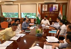 केंद्रीय मंत्री श्री चिराग पासवान ने आज नई दिल्ली के पंचशील भवन में #MOFPI के वरिष्ठ अधिकारियों के साथ आयोजित बैठक की अध्यक्षता की। बैठक में मंत्रालय की #PMKSY, #PMFME तथा #PLIScheme योजनाओं और मंत्रालय में चल रही 100 दिवसीय कार्य योजना की समीक्षा की गई।