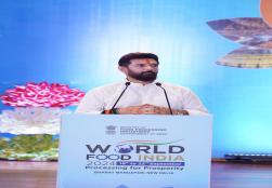 माननीय केंद्रीय मंत्री श्री प्रह्लाद जोशी, श्री चिराग पासवान व केंद्रीय राज्य मंत्री श्री रावनीत सिंह बिट्टू तथा अन्य वरिष्ठ अधिकारियों की उपस्थिति में आज वर्ल्ड फूड इंडिया 2024 के तीसरे संस्करण का सफलतापूर्वक उद्घाटन हुआ।   कार्यक्रम के दौरान भारत को ग्लोबल फूड प्रोसेसिंग हब में बदलने के लिए सरकार की प्रतिबद्धता पर प्रकाश डाला गया।   इस कार्यक्रम का उद्देश्य साझेदारी को बढ़ावा देना, निवेश को आकर्षित और ग्लोबल फूड मार्केट में भारत को केंद्र बिंदु के रूप में उजागर करना है।