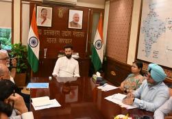  केंद्रीय खाद्य प्रसंस्करण उद्योग मंत्री श्री चिराग पासवान ने आज के पंचशील भवन, नई दिल्ली में 'इरेडिएशन इंडस्ट्रीज़ एसोसिएशन ऑफ इंडिया' के प्रतिनिधिमंडल के साथ बैठक की। बैठक के दौरान भारत में फूड इरेडिएशन टेक्नोलॉजी की प्रगति और #FoodProcessing क्षेत्र में इस तकनीक से होने वाले लाभों पर चर्चा की गई।   #ProcessingForProsperity