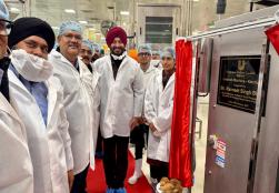 Union Minister of State for MOFPI, Shri Ravneet Singh Bittu, today paid a visit to the Hindustan Unilever Limited Plant in Rajpura, Punjab. During his visit, Hon'ble Minister emphasised the need for collaboration between the government and private sector to enable farmers to grow tomatoes of international standards and enhance paste manufacturing in the region.
