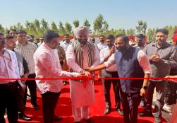 #MOFPI के केंद्रीय राज्यमंत्री श्री रवनीत सिंह बिट्टू ने आज गुजरात के हिम्मतनगर में ISKCON बालाजी फ़ूड प्राइवेट लिमिटेड का दौरा किया। हंग्रीटोस ब्रांड नाम से संचालित यह कंपनी मंत्रालय की #PLISFPI के लाभार्थियों द्वारा शुरू की गई है। मंत्री जी का यह दौरा स्थानीय व्यवसायों के लिए सरकार के समर्थन और भारत में खाद्य प्रसंस्करण की बढ़ती संभावनाओं पर प्रकाश डालता है।