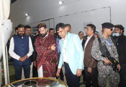 श्री चिराग पासवान, केंद्रीय मंत्री, #MoFPI ने उदयपुर के बलीचा स्थित कृषि उपज मंडी समिति परिसर में #PMFME योजना के अंतर्गत स्वीकृत कॉमन इनक्यूबेशन सेंटर का उद्घाटन किया। यहां स्थापित प्रोसेसिंग लाइन्स माइनर फॉरेस्ट्री प्रोडक्ट्स, फलों एवं मसालों के प्रसंस्करण के जरिए स्थानीय SHGs/FPOs/उद्यमियों को मूल्य संवर्धन, गुणवत्ता और मार्केट-लिंकेज प्रदान कर विकास का एक मजबूत इकोसिस्टम तैयार करेंगी।